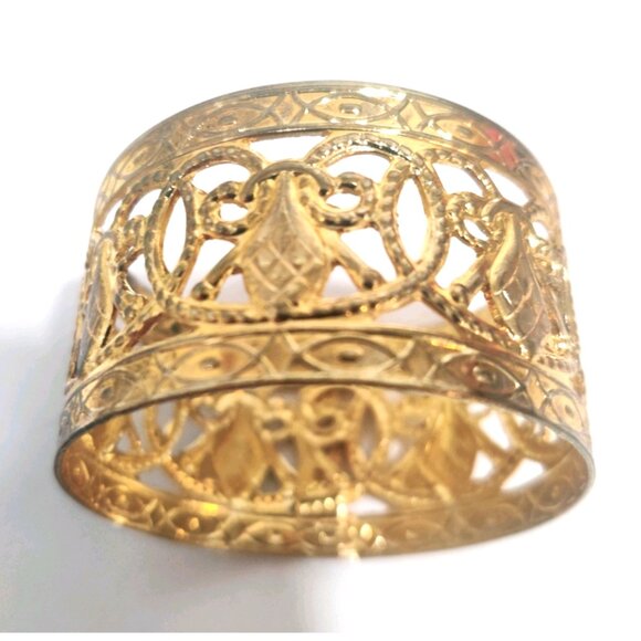 Vintage Set of 18 Gold Tone Metal Napkin Rings With Etched Design 1.75x1" NEW - Picture 1 of 12